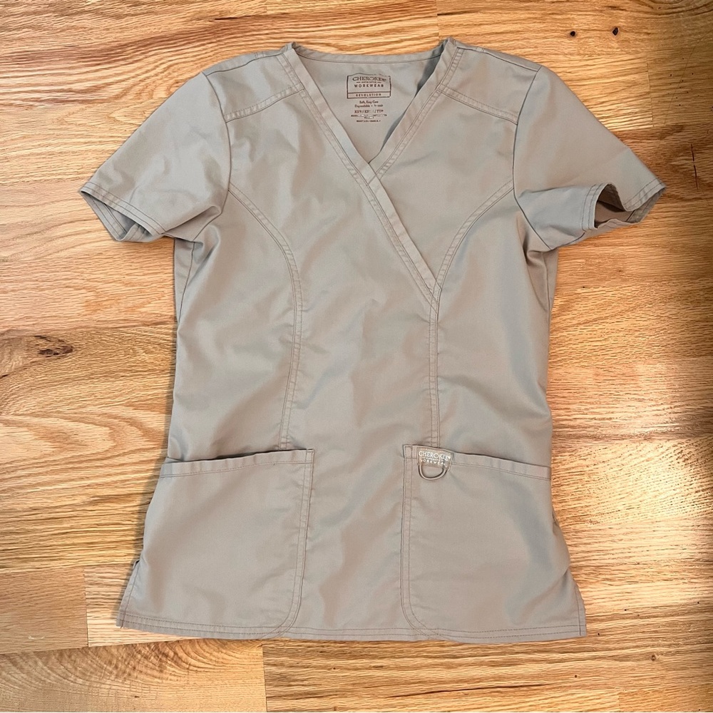 Cherokee scrub top tan size XXS
